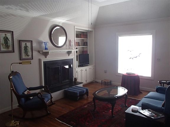 2nd image of 657 Woodland St