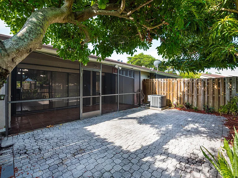1013 NW 53rd St — Photo 27