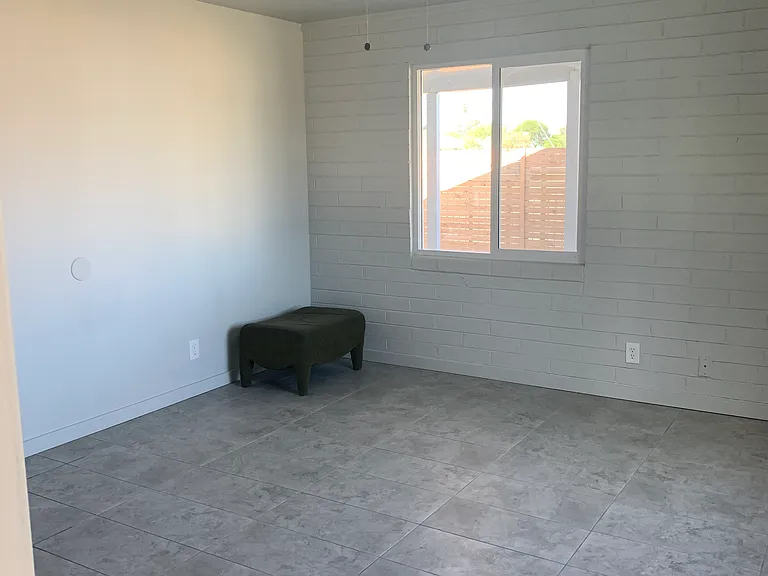 1009 E Watkins Ave #1 — Photo 2