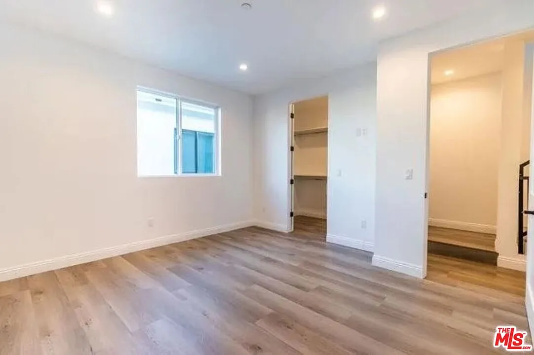 3 bed, 3.0 bath, 1800 sqft, $4,999 — Photo 3