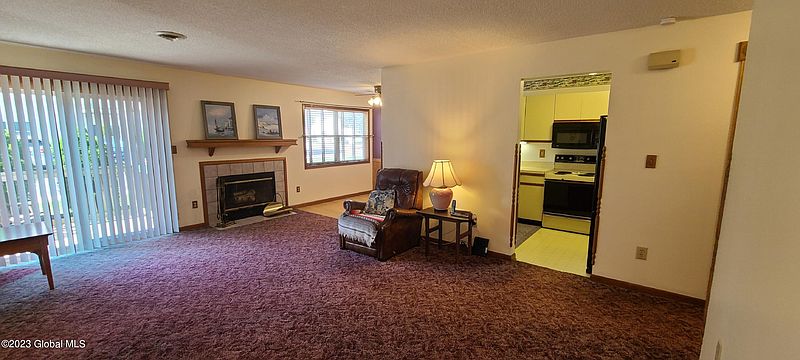 5th image of 401 Greenwich Drive #1