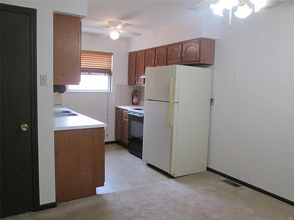 3rd image of 704 Materdie Ln