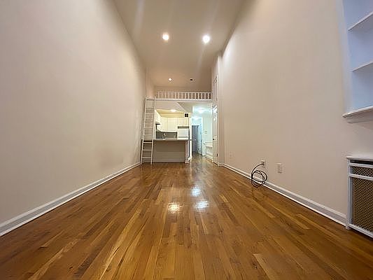2nd image of 330 E 77th St #D1
