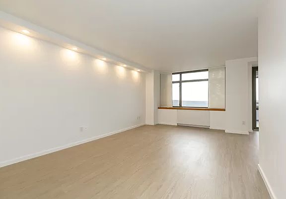 3rd image of 112-01 Queens Blvd #12D