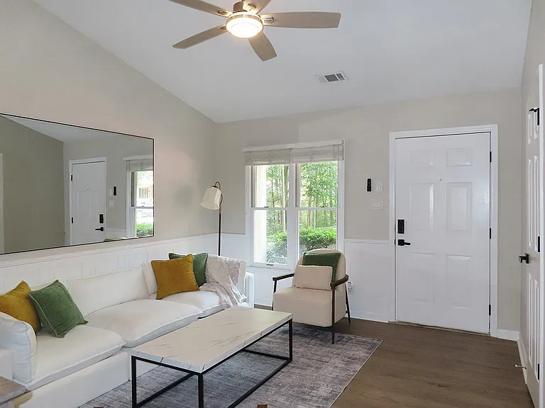 701 Gatehouse Ln — Photo 3