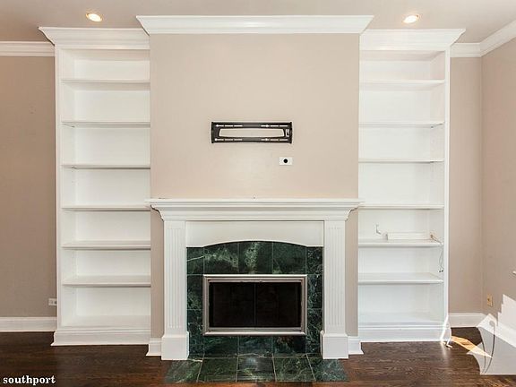3rd image of 3846 N Southport Ave #1411