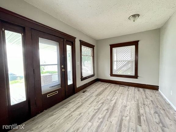 3rd image of 422 Cleveland Ave