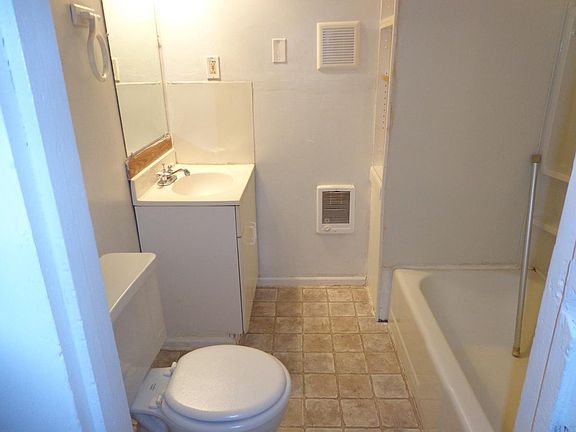 5th image of 217 Pine St