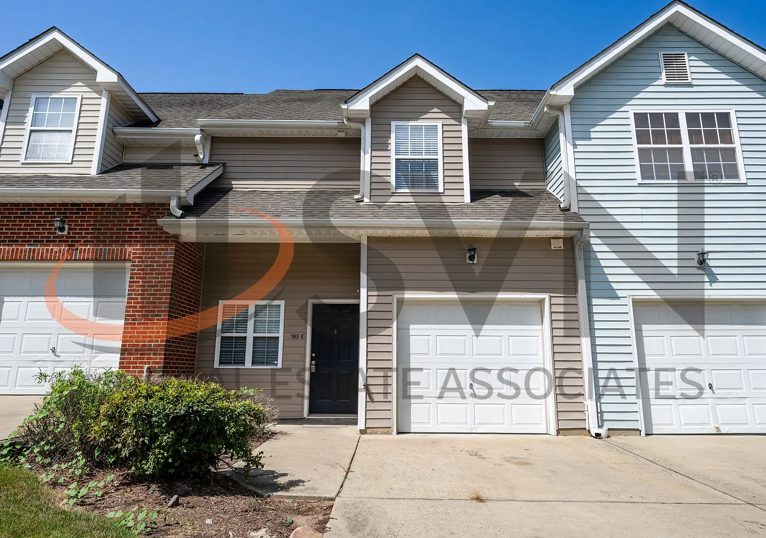 Spacious 3BR, 2.5BA Townhome in Chapel Hill — Photo 1