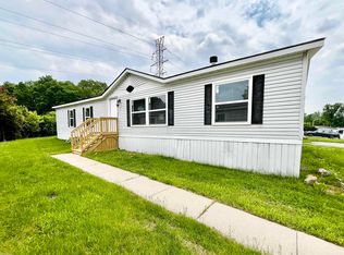 1354 Hilltop Dr, Pontiac, MI 48340