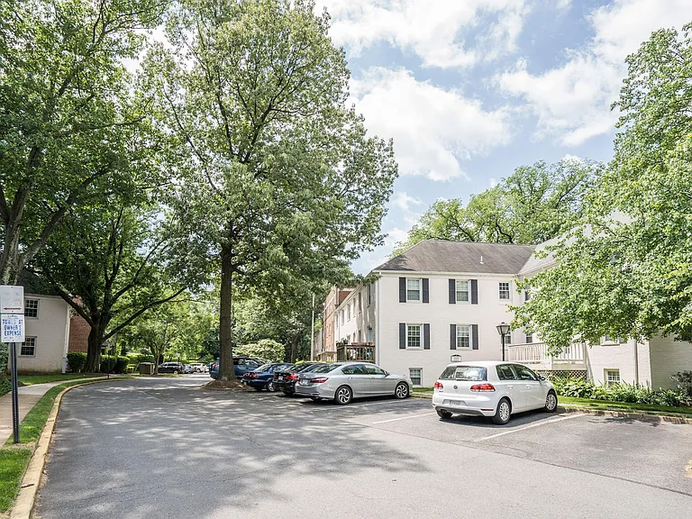 Unassigned parking space in adjacent parking lot included in rental price