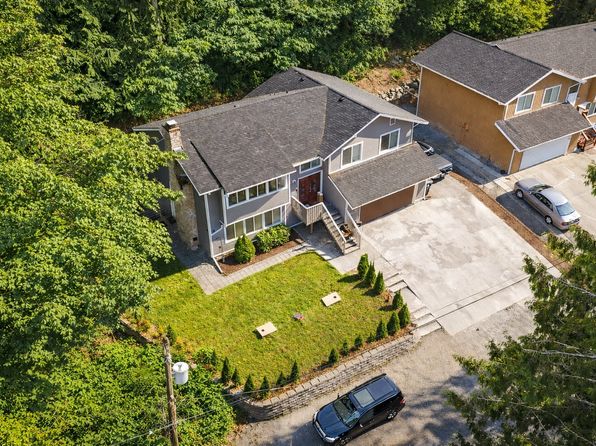 1233 NE Ballinger Pl