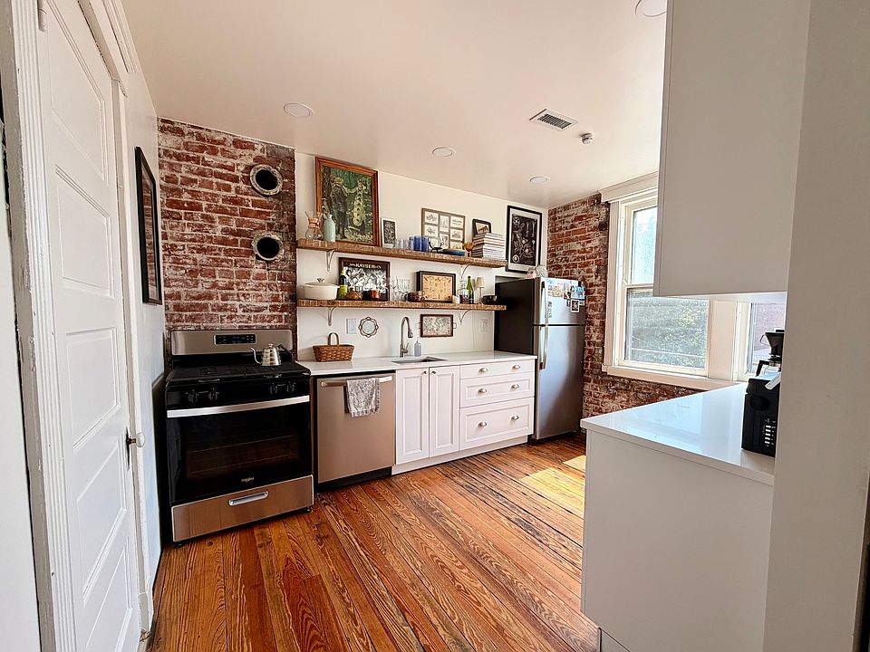 1st image of 1104 Russell St APT 2