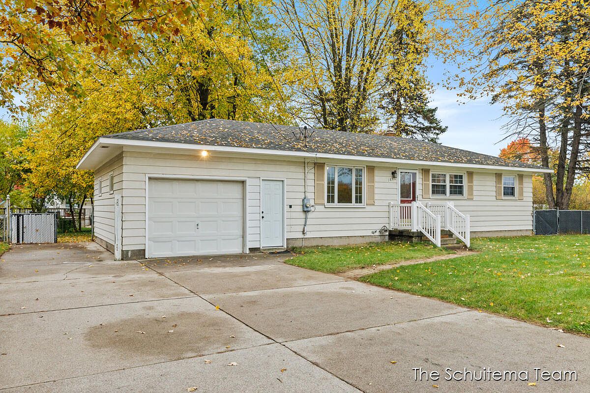 1876 Rosewood St, Jenison, MI 49428 Zillow