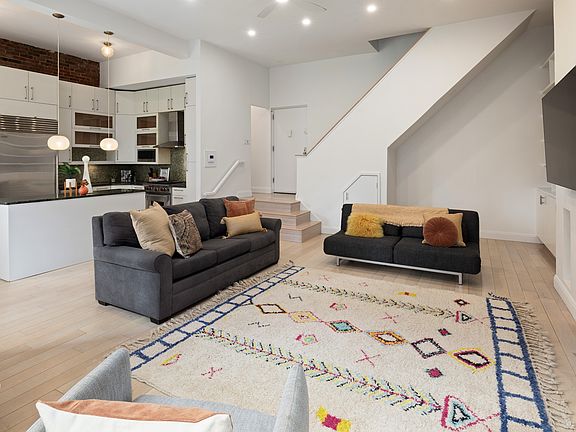 4th image of 100 W 81st St APT 3C