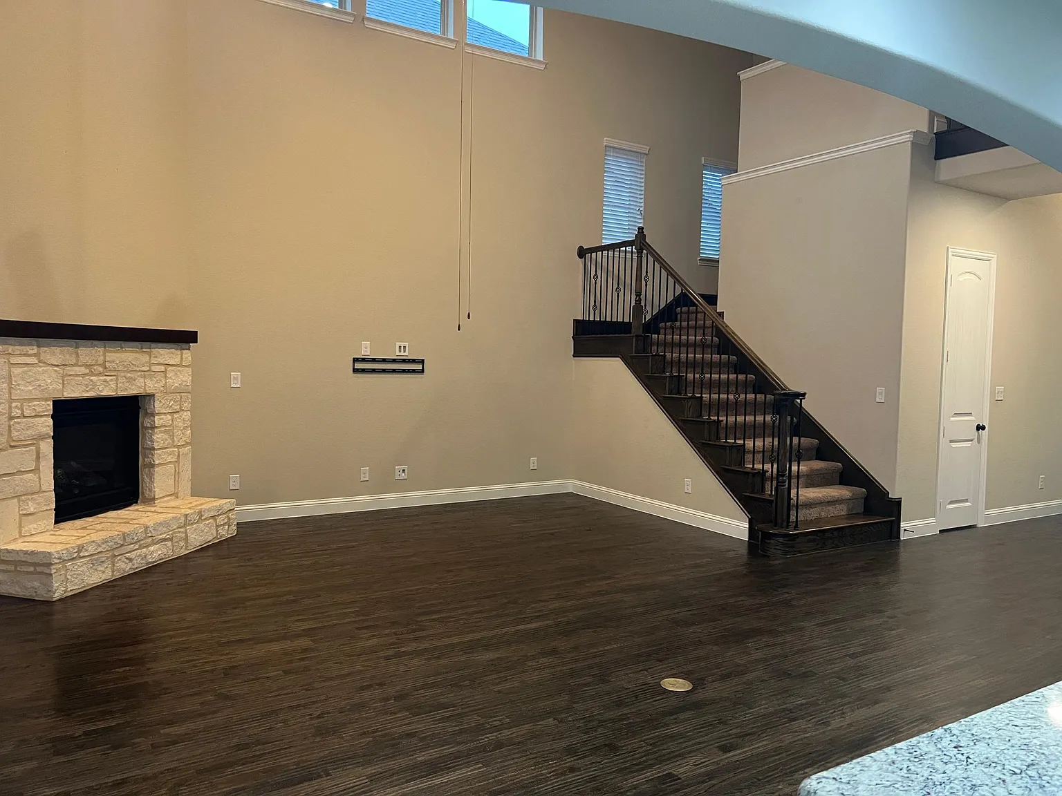 4 bed, 3379 sqft, $3,700 — Photo 4