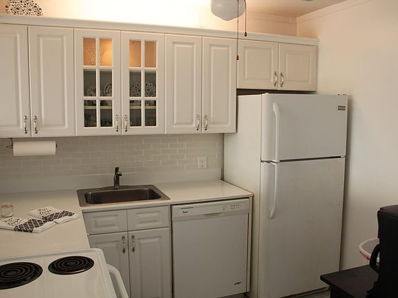 5th image of 3101 N Country Club Dr APT 610
