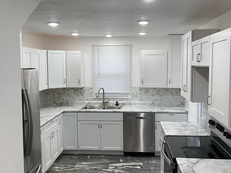 941 W Harrison St — Photo 8