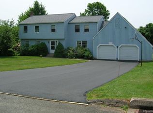 25 Whisper Wind Rd, Middlefield, CT 06455