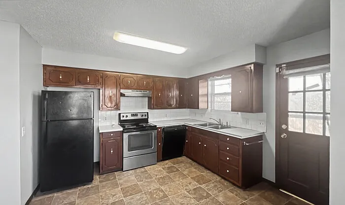 2356 S Crysler Ave — Photo 2