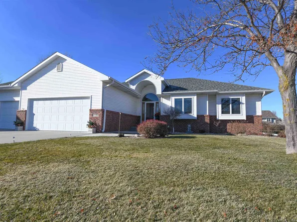 6108 Q Avenue Pl, Kearney, NE 68847