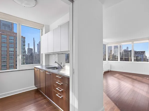 100 Riverside Blvd APT 30E, New York, NY 10069