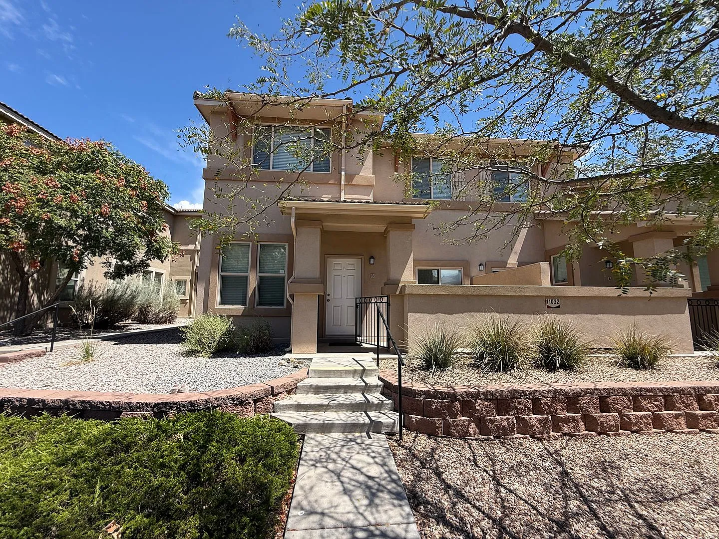 NE 3/Bd 3/Ba 2story 2/CG TH Gated Community — Photo 1