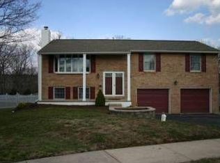 1288 Woodland Ct, Pottstown, PA 19464