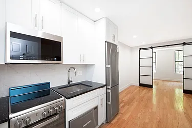 Rented by R New York