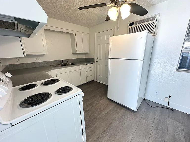 144 Smith Ave #14 — Photo 5