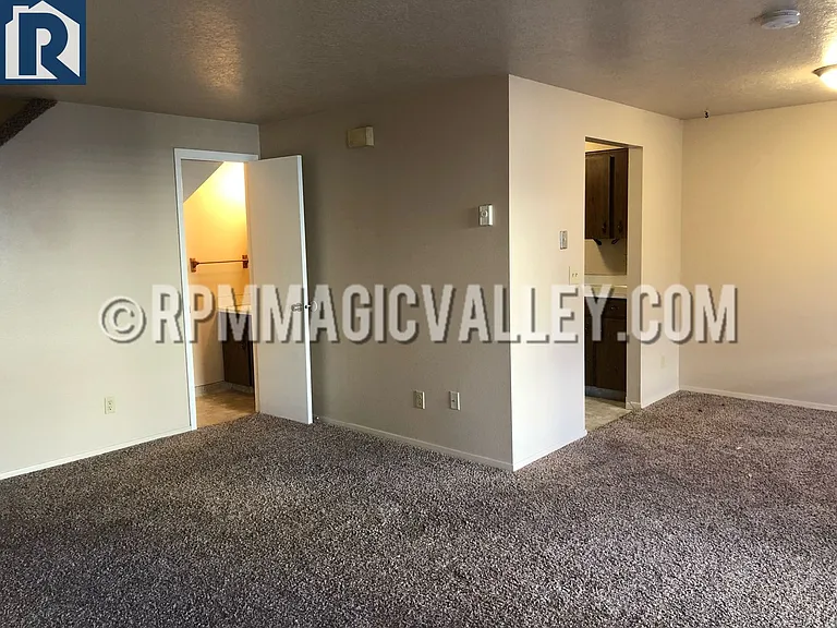 747 Meadows Dr #2 — Photo 15