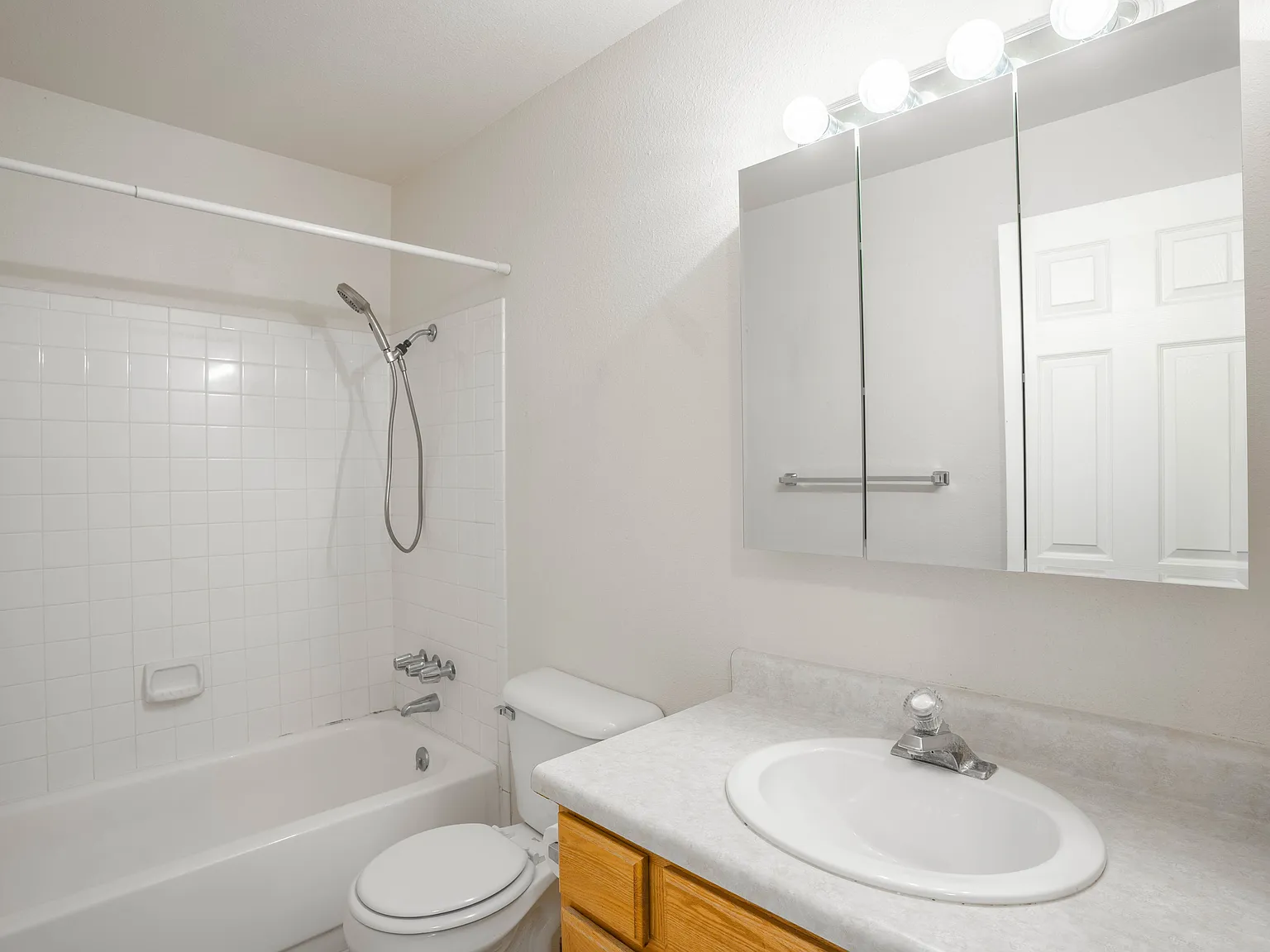 H-Street Apts — Photo 4