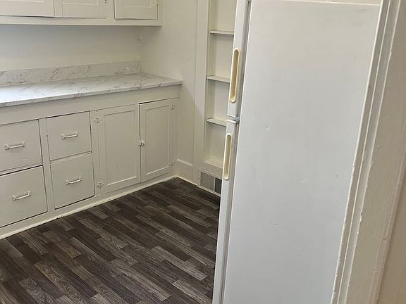 4th image of 622 Western Ave #624