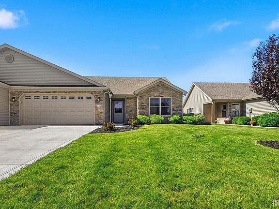 5th image of 426 Crown Hill Dr