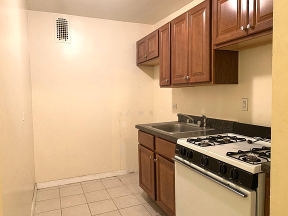 2nd image of 1100 Warburton Ave APT 2J