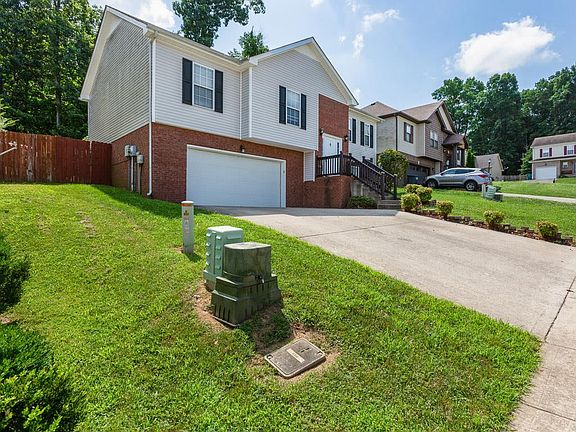 3rd image of 633 Foxfield Dr