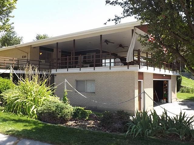 2nd image of 423 University Dr