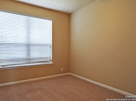 4th image of 225 Royal Troon Dr