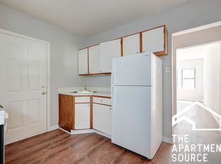 5744 N Winthrop Ave #302, Chicago, IL 60660