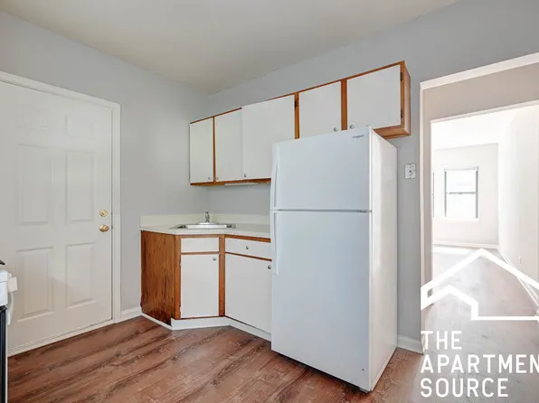 5744 N Winthrop Ave #302, Chicago, IL 60660