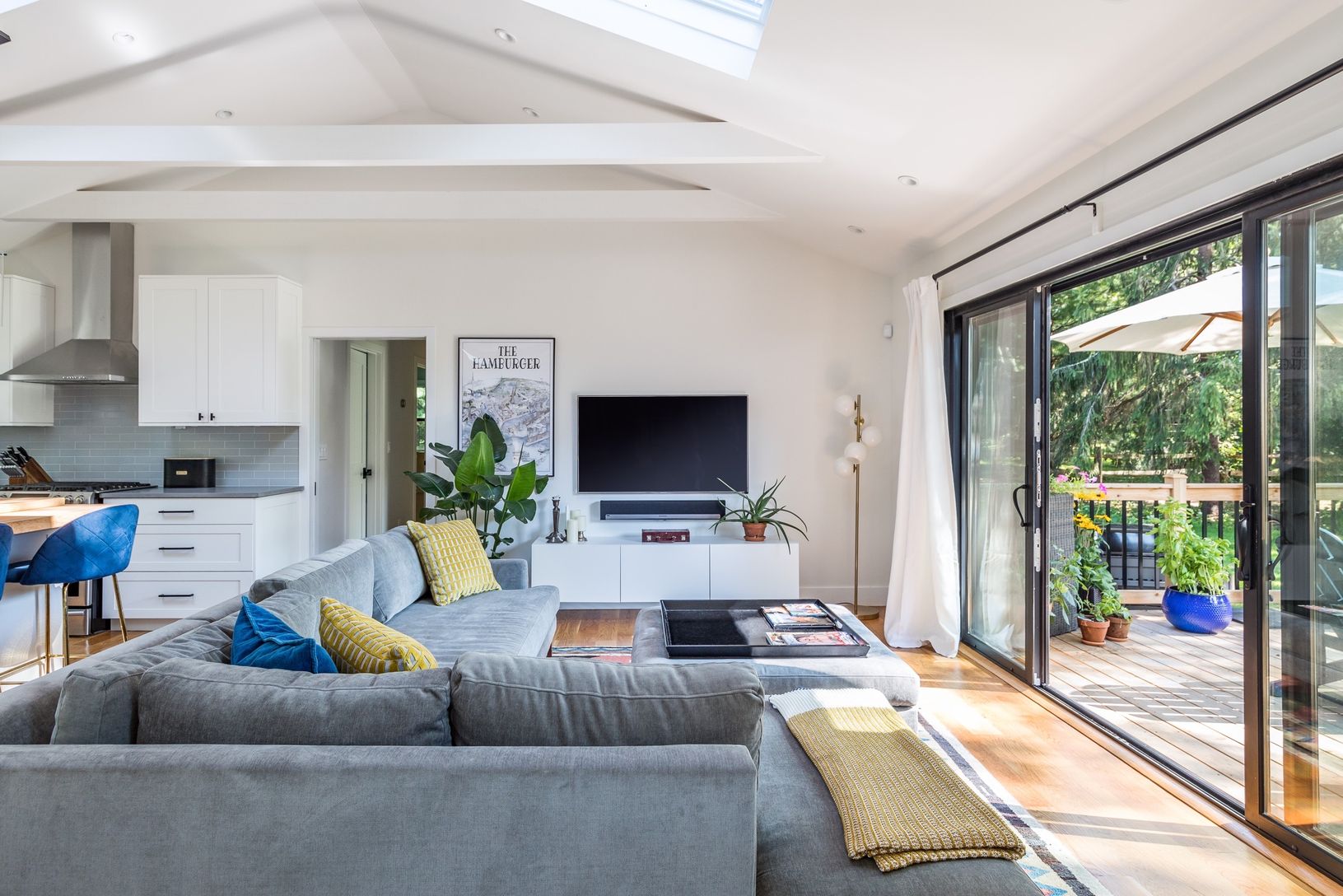 vaulted ceiling living room