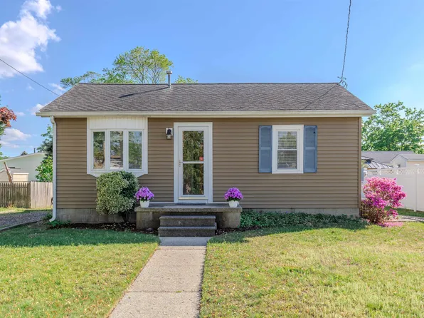 34 Holiday Rd, Villas, NJ 08251