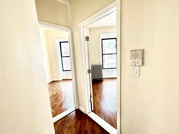 3rd image of 170 W 123rd St #D8