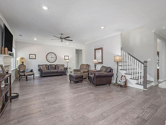 5th image of 996 Stony Hollow Cir