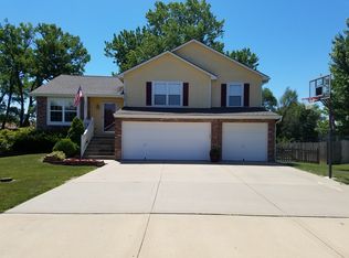 311 Meadowbrook Dr, Kearney, MO 64060
