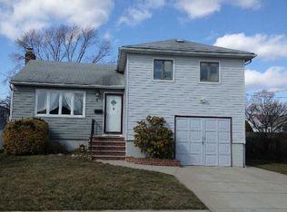 6 Soloff Rd, Massapequa, NY 11758