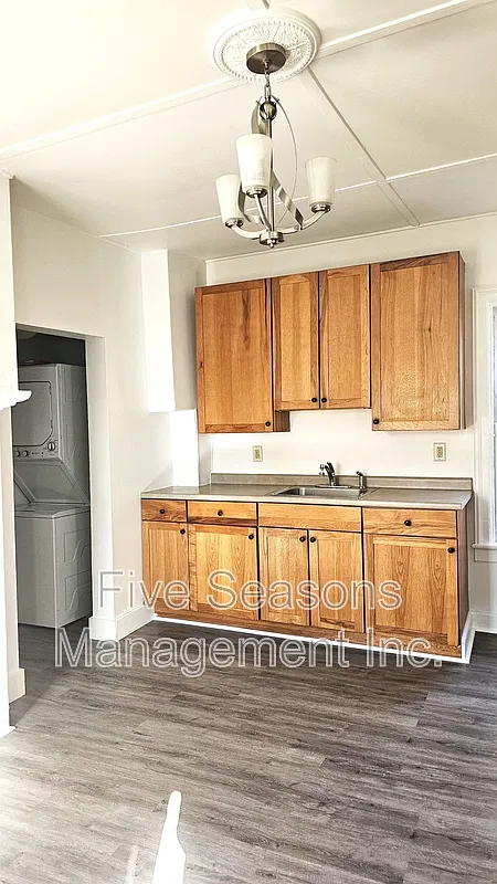 4 bed, 2.0 bath, 1200 sqft, $3,800 — Photo 4
