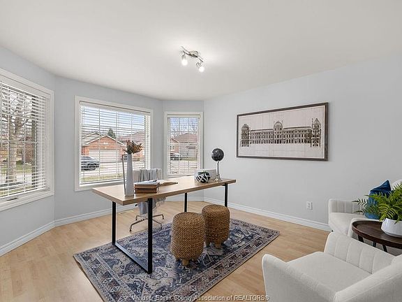 4th image of 571 Banwell Rd