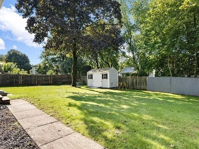 15 Temple Rd — Photo 27