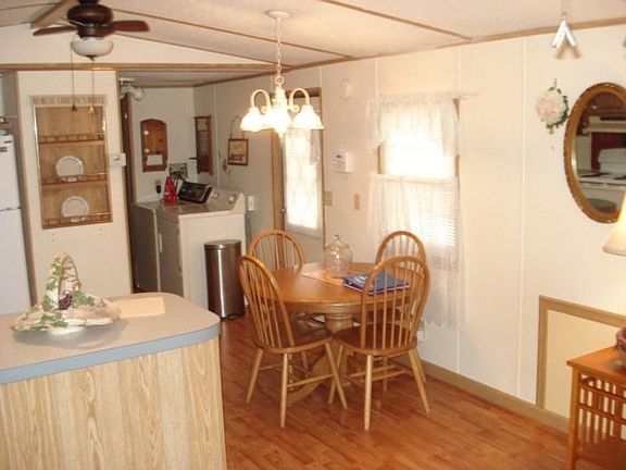 3rd image of 1005 Dogwood Cir